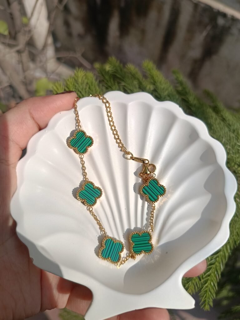 Green clover bracelet