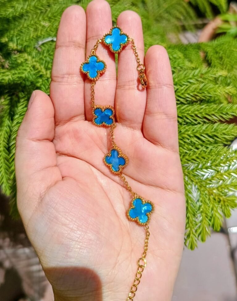 Blue Glossy Clover Bracelet