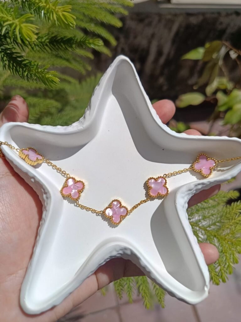 Pink Glossy Clover Bracelet