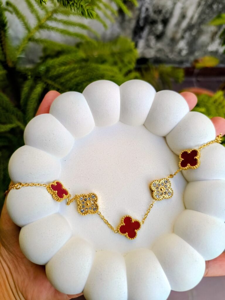 Royal Stone Clover Bracelet